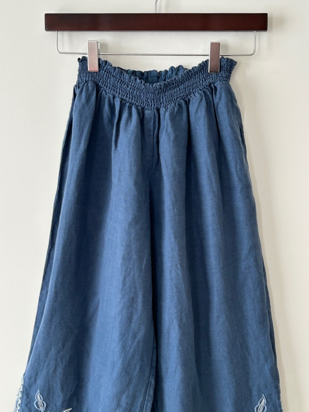 Johnny Was 100% Linen Blue Embroidered Wide Leg Side Slit Pants - Picture 2 of 16